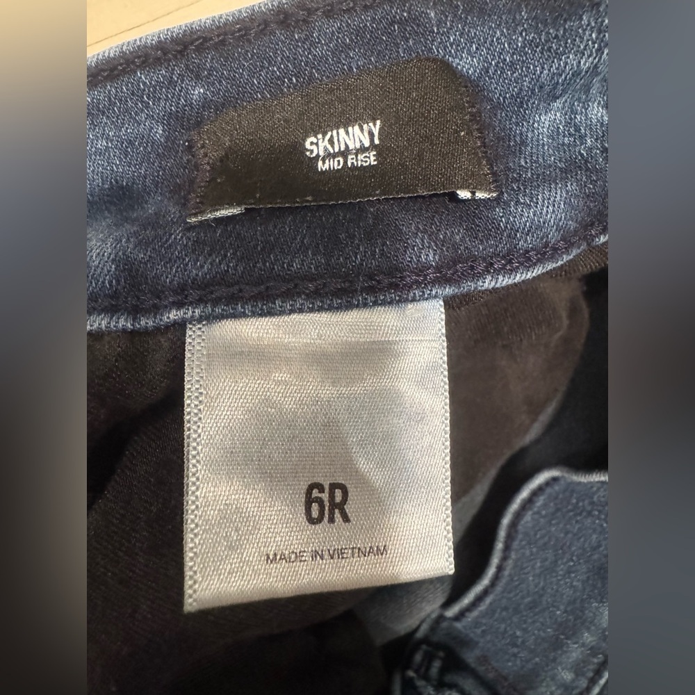 EXPRESS Mid Rise Dark Wash Skinny Jeans – Size 6 Regular - Picture 13 of 16